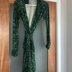 Diane Von Furstenberg Vintage Green Patterned Long Sleeve Dress